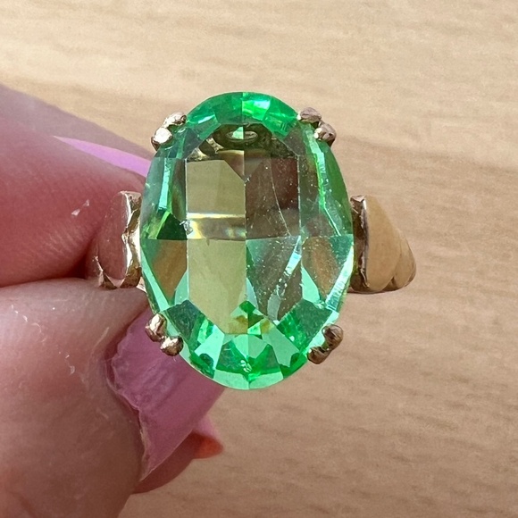 VINTAGE 9K GOLD URANIUM VASELINE GREEN GLASS RING HEARTS BAND ENGLISH HALLMARKS - Picture 16 of 16